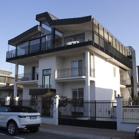 Luna Bianca Bed and Breakfast Rozzano Exteriör bild